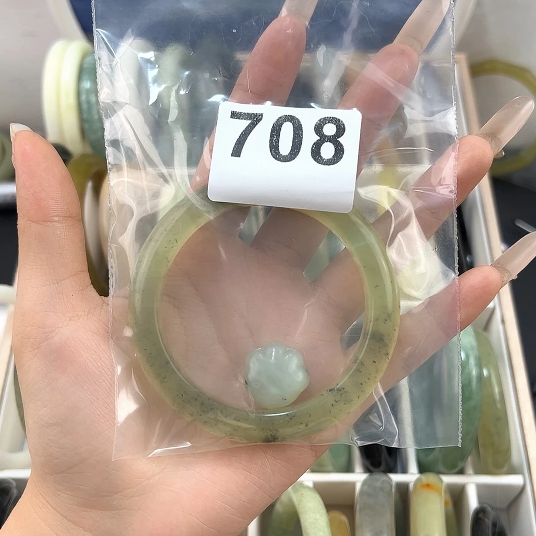 再***口蛇纹石玉未镶嵌颈饰