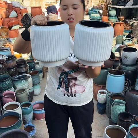 口17高23两个盆。瑕疵。