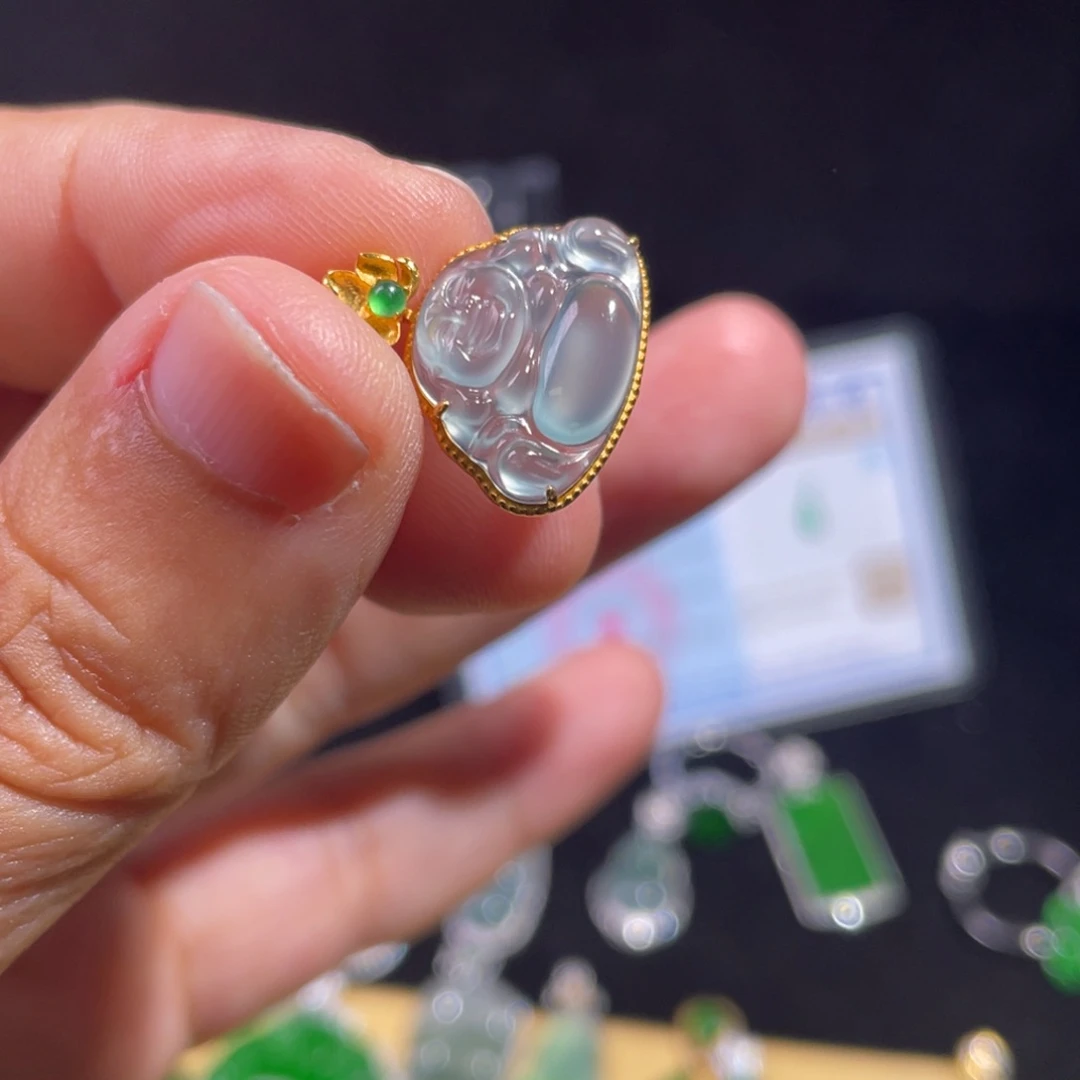 翡翠18K金镶嵌颈饰翡翠