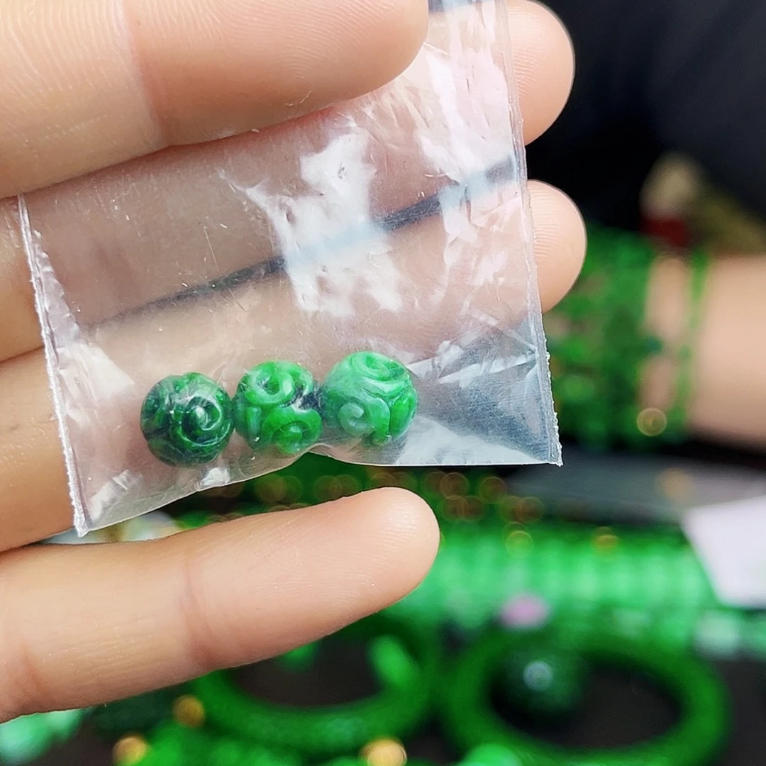 颈饰未镶嵌翡翠多样性