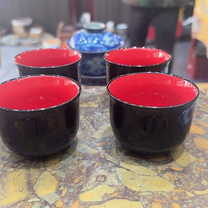 主人杯四个一组。。。品茗