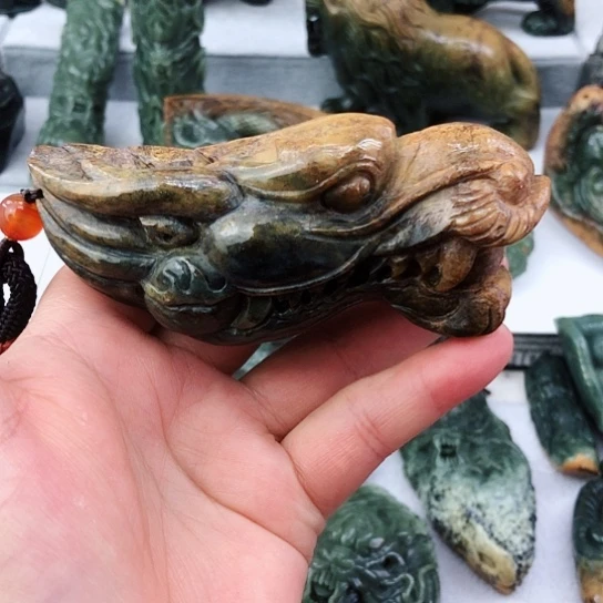 未镶嵌岫岩河磨玉（透闪石质玉）把件