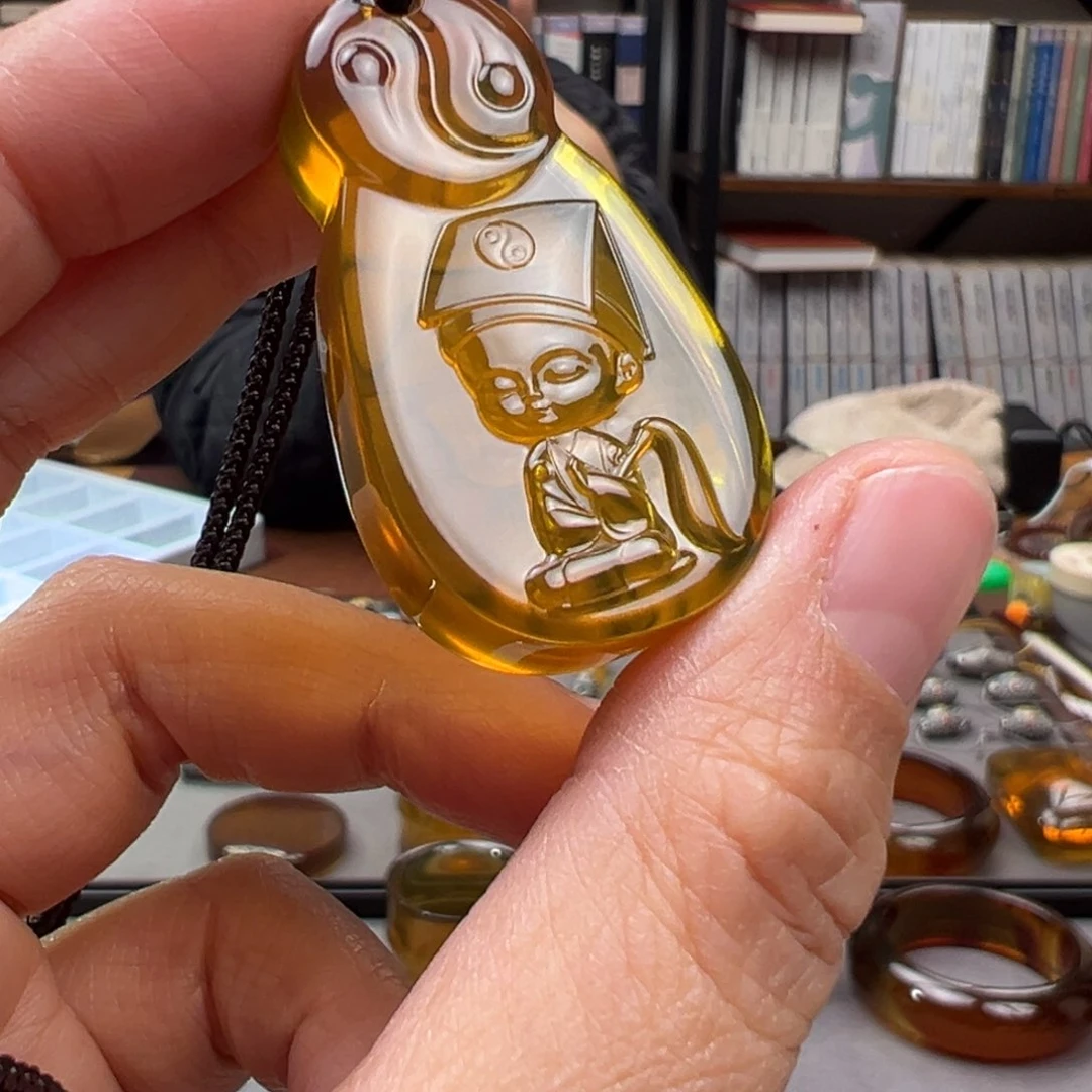 琥珀颈饰未镶嵌道士