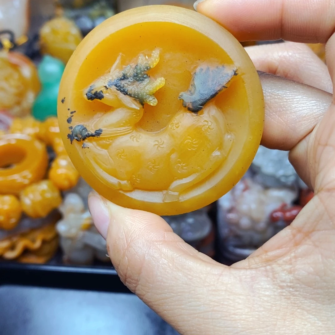 石英质玉（黄龙玉）未镶嵌颈饰