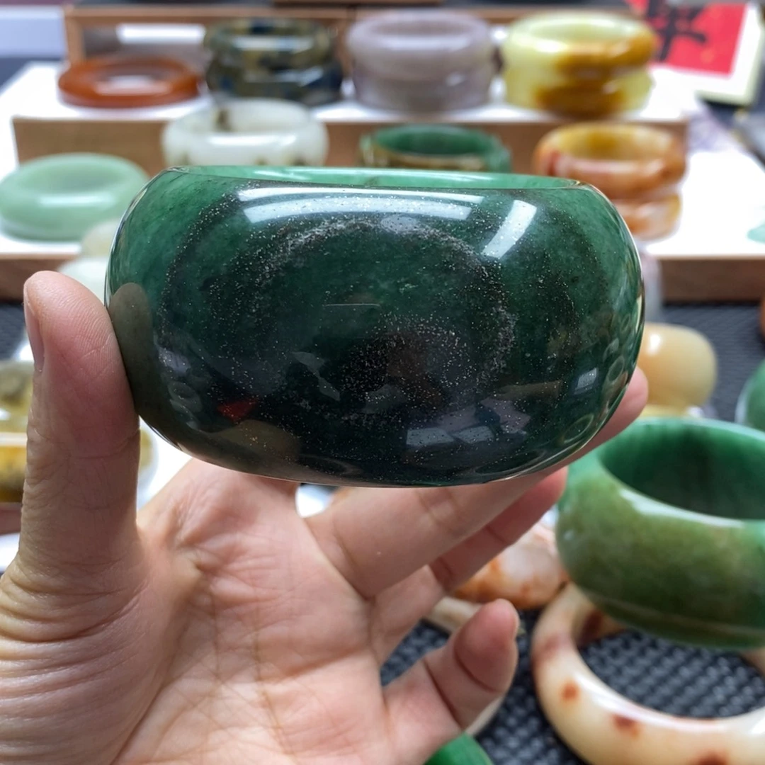 石英质玉手镯未镶嵌张****生