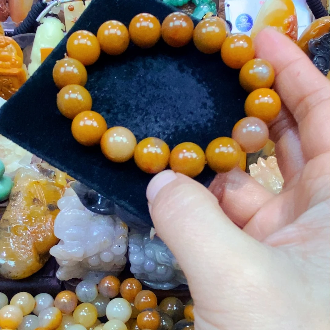 未镶嵌石英质玉（黄龙玉）颈饰