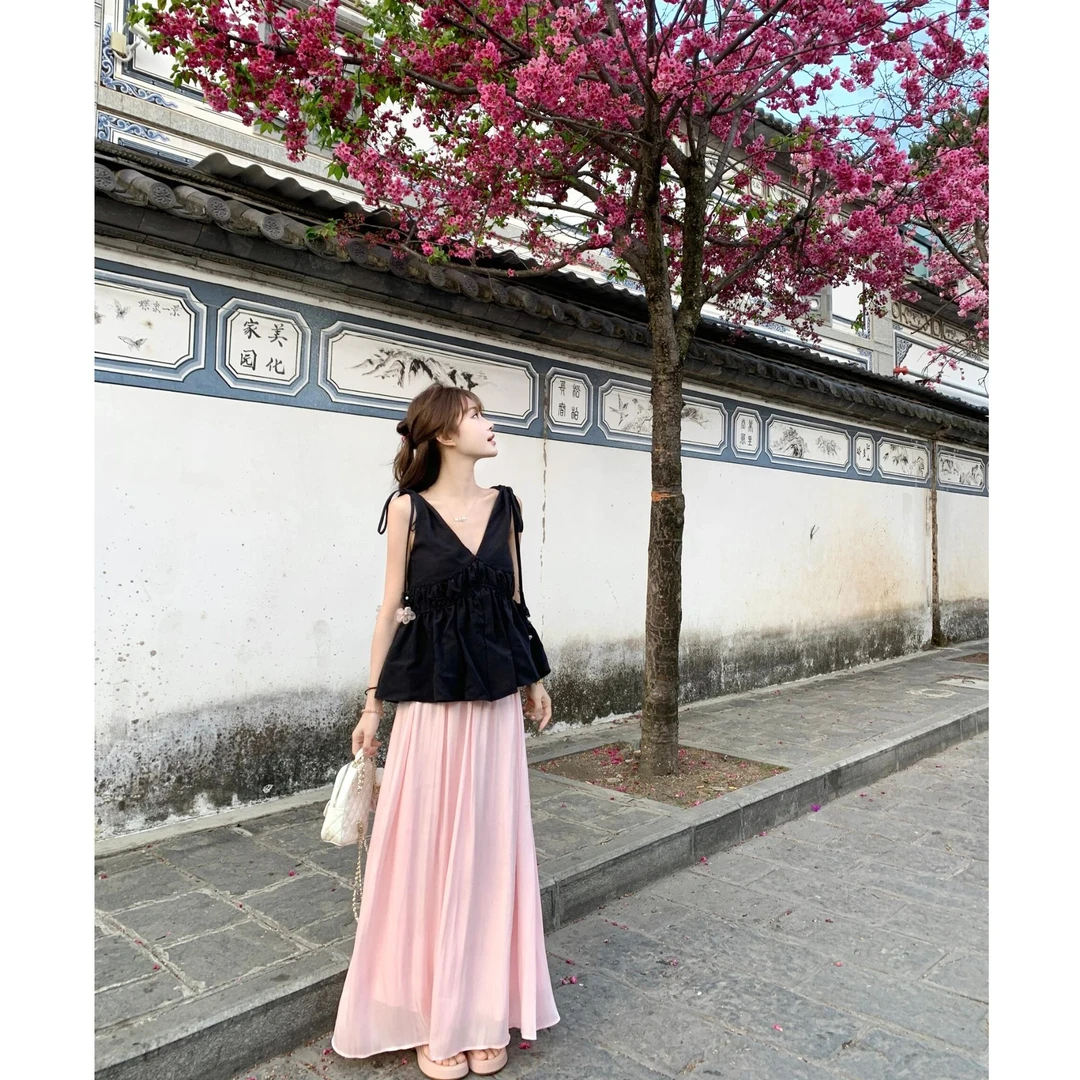 夏装搭配一整套2025新款气质纯欲风黑色吊带上衣粉色半身裙两件套