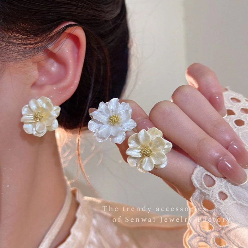 铜合金树脂耳饰 2025超仙耳钉山茶花耳环爆款气质批发新款春夏法