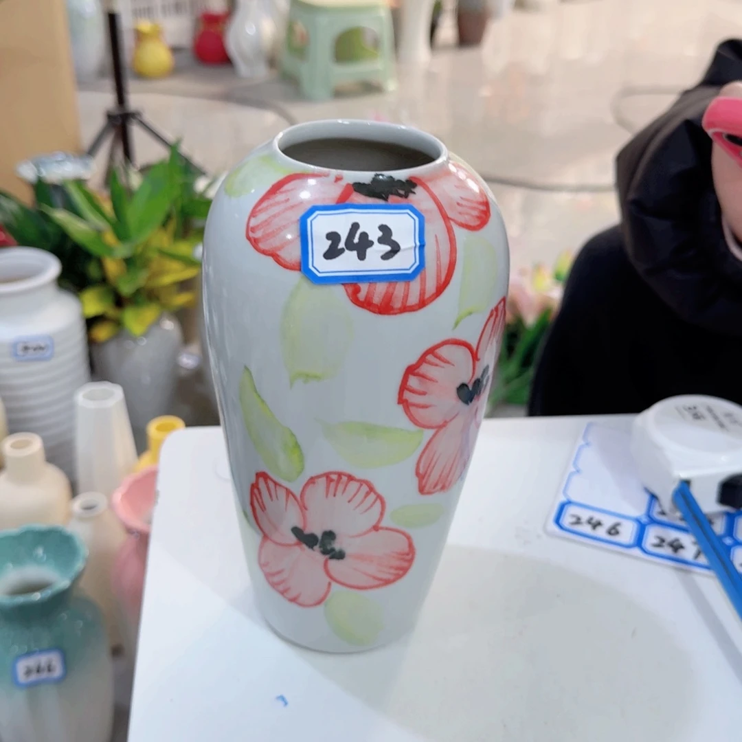 动***、243号陶瓷高20厘米清理一个