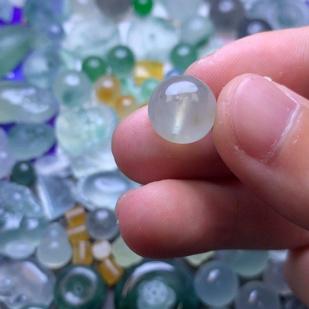 山***月定制翡翠未镶嵌挂件