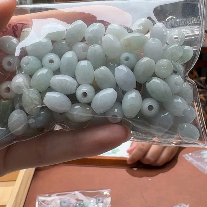 未镶嵌挂件翡翠秀