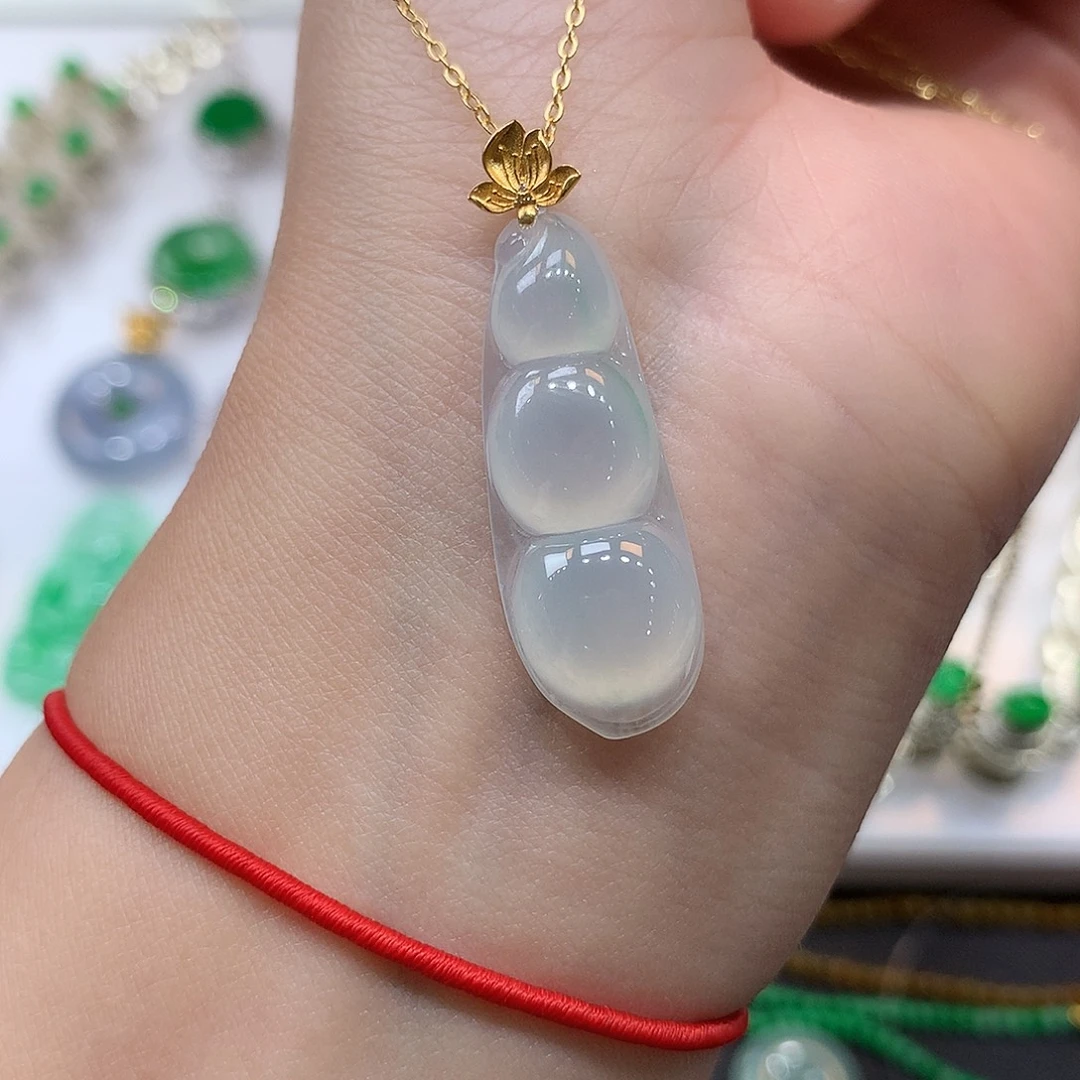 翡翠未镶嵌颈饰豆子