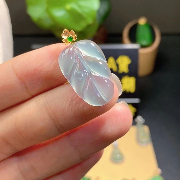 翡翠未镶嵌颈饰吊坠