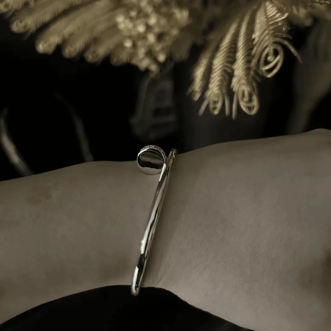 925银莫桑石手镯 时尚复古气质实心银色925莫桑钉手镯