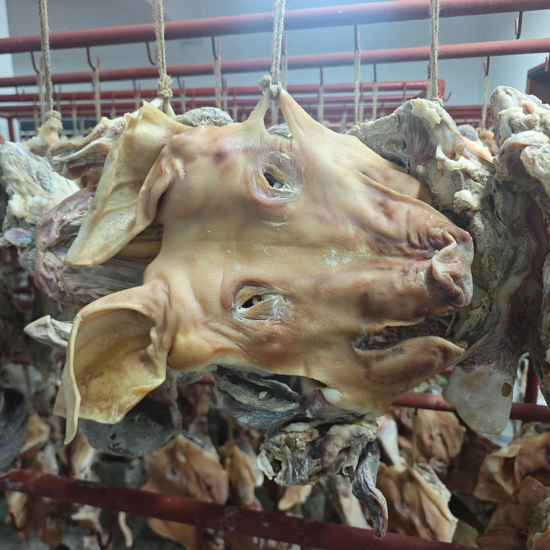 盐城步凤特产咸猪头自然风干带骨带耳带舌整只黑毛咸猪头
