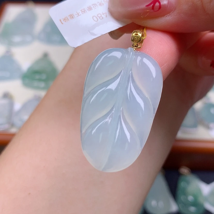 【闪购商品】翡翠18K金镶嵌颈饰叶子