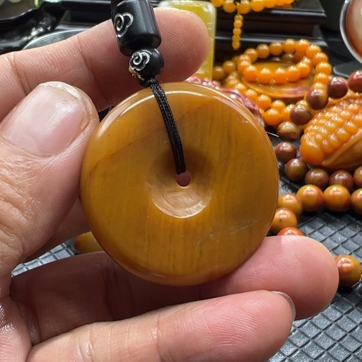 石英质玉未镶嵌颈饰