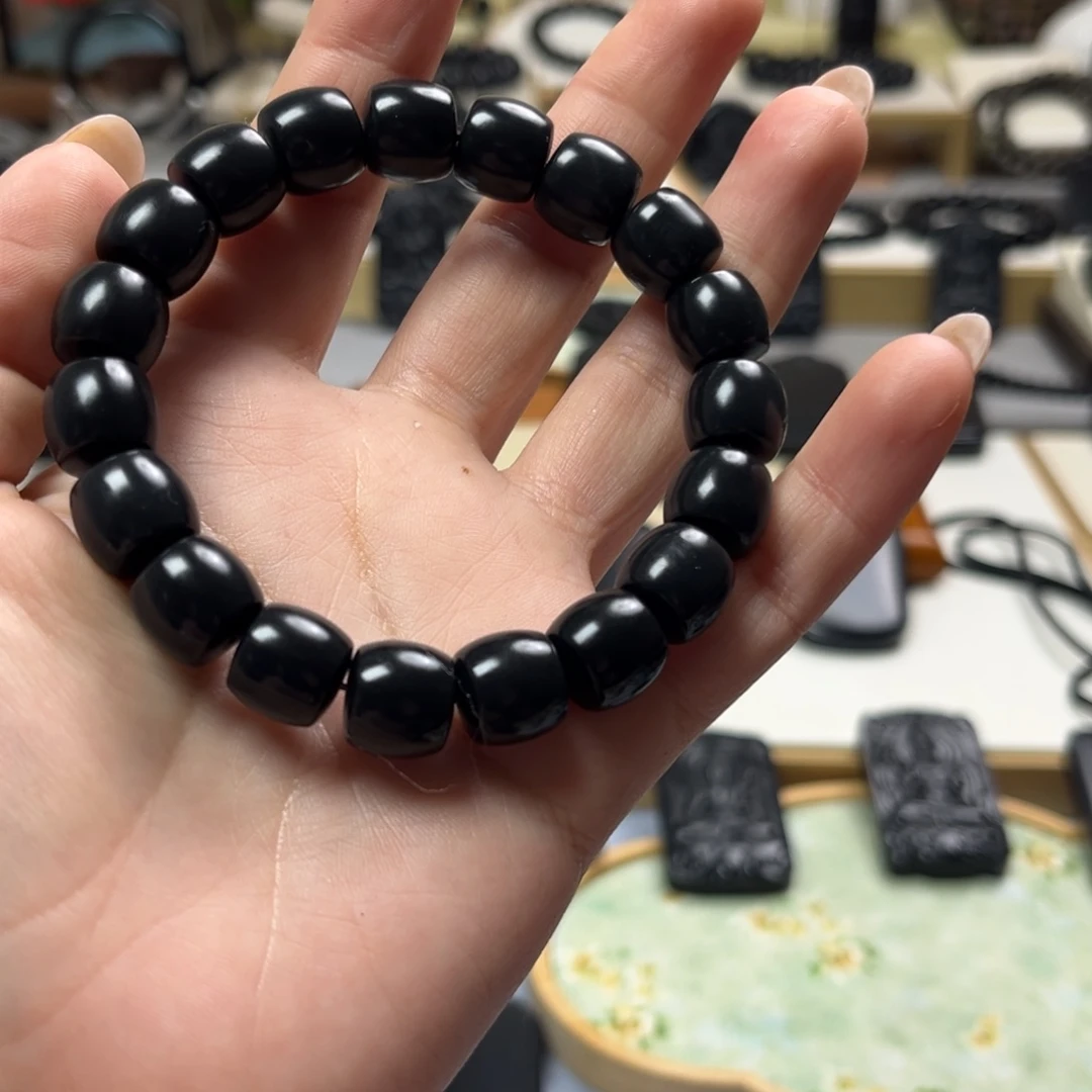 和田玉（墨玉）未镶嵌颈饰卡12直切体验