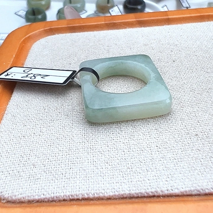 未镶嵌戒指和田玉（糖玉）c29飘翠方圆17.2