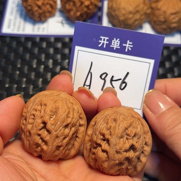 桃核把件39元宝A956