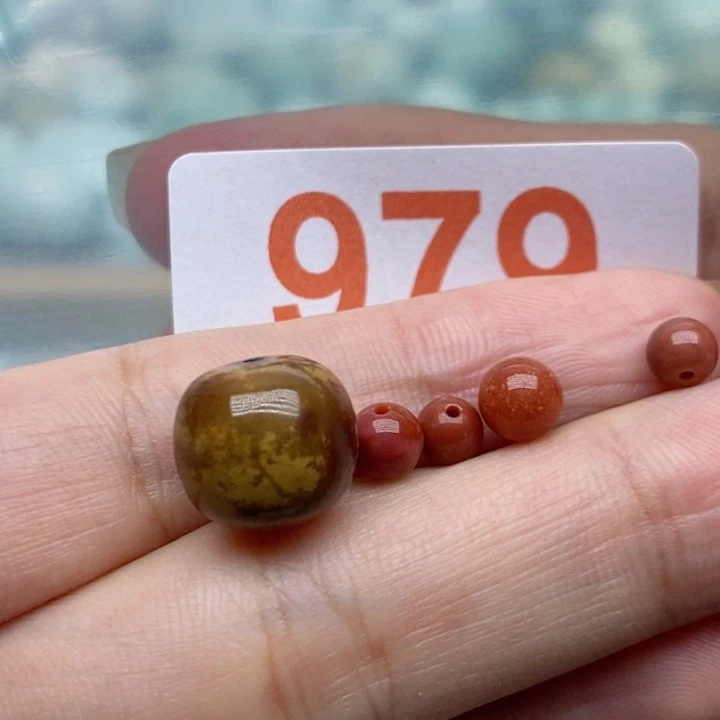 南红玛瑙未镶嵌珠宝奇石