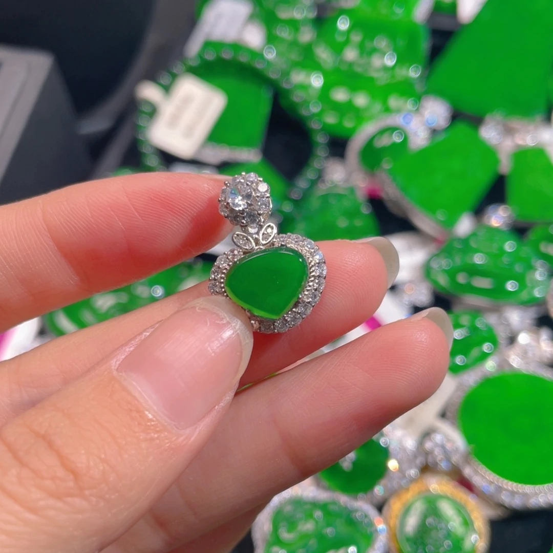 翡翠颈饰未镶嵌保a保真天然翡翠