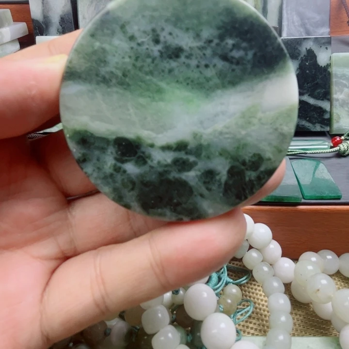 独山玉未镶嵌颈饰
