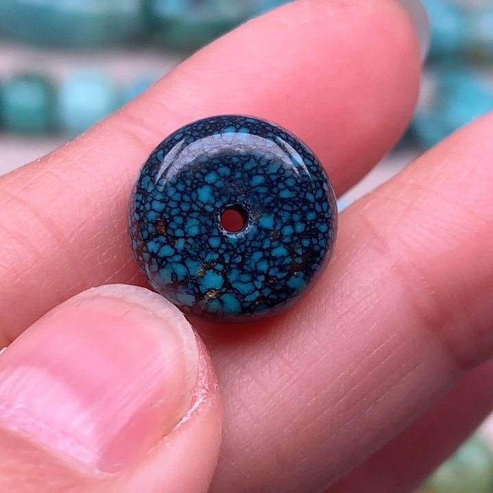 绿松石颈饰未镶嵌