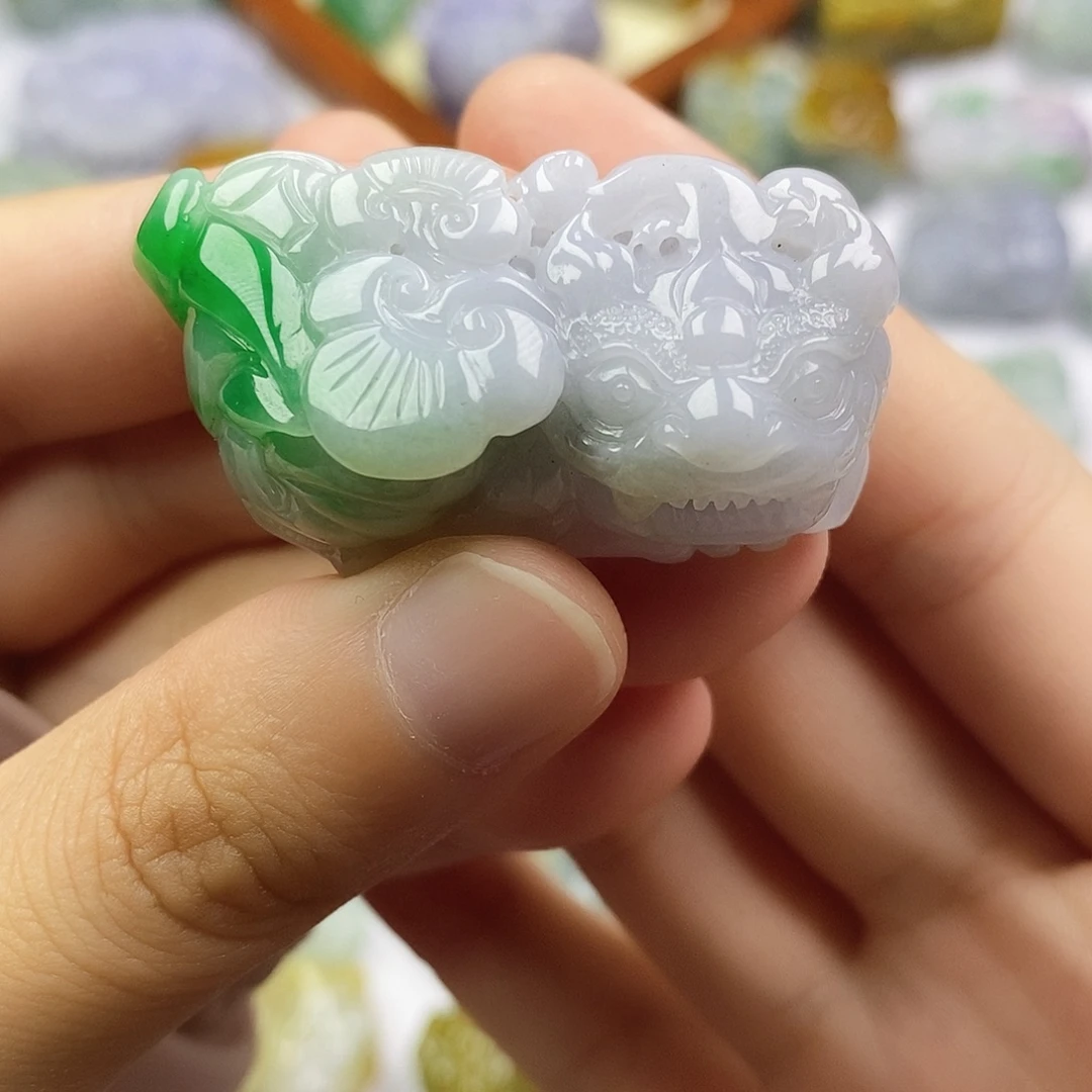 翡翠未镶嵌颈饰貔貅