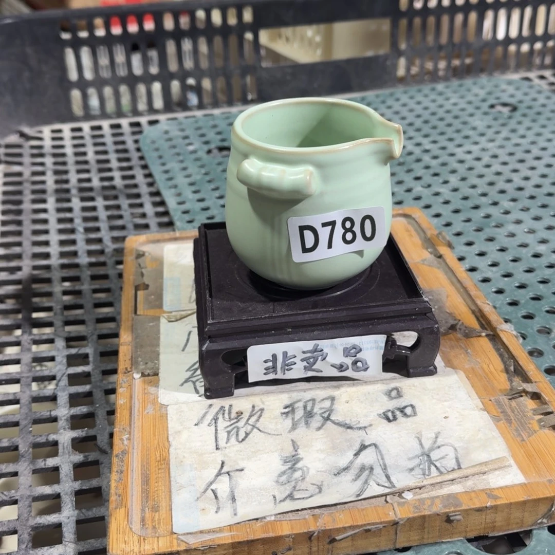 瑕疵介意勿拍陶瓷器皿B352