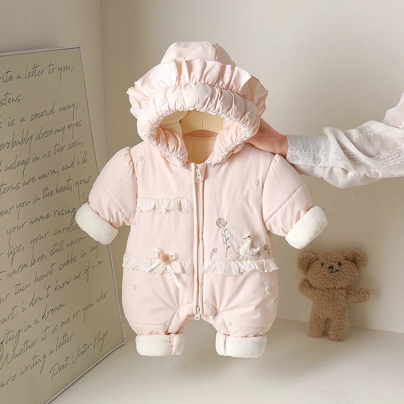 新生婴儿儿连体衣冬季加绒加厚外出服保暖冬装男女宝宝可爱爬服冬