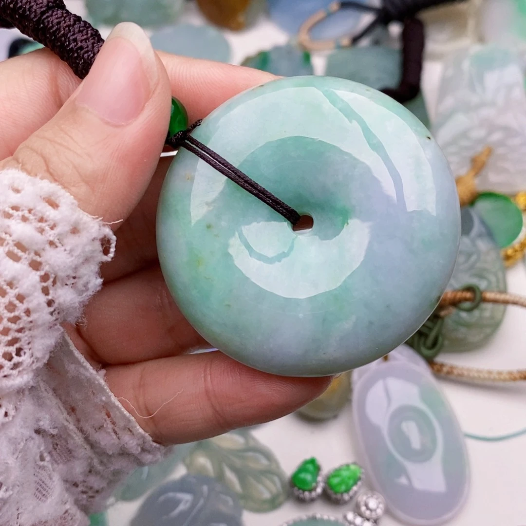 颈饰未镶嵌翡翠平安扣