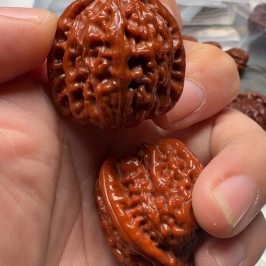 文玩核桃吊坠白狮子034