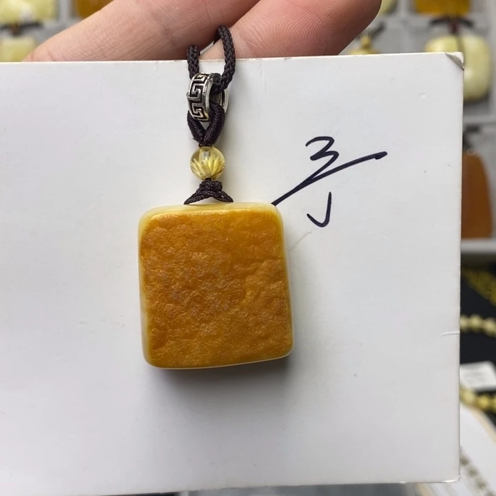 未镶嵌琥珀珠宝奇石是***儿