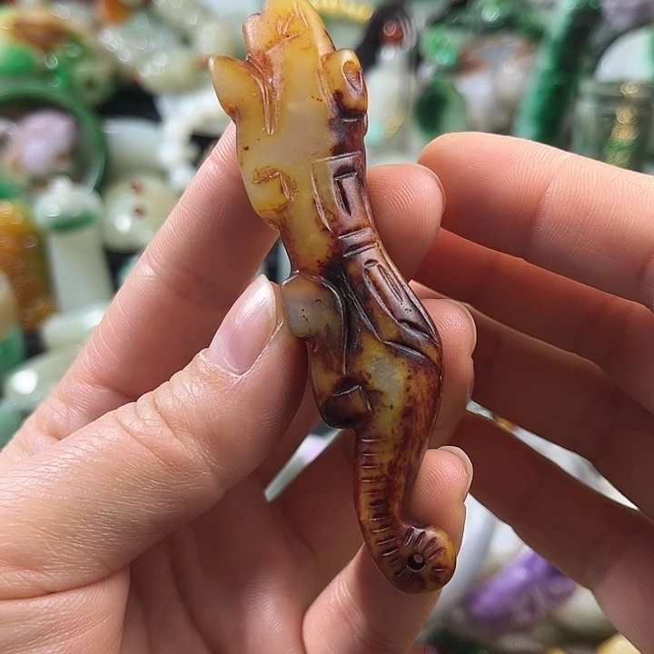 翡翠未镶嵌颈饰翡翠未镶嵌颈饰