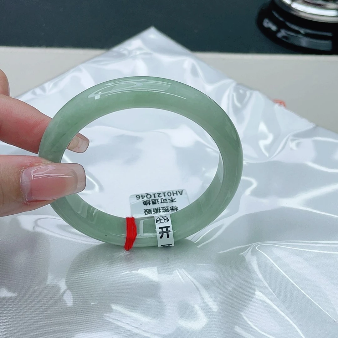 翡翠手镯未镶嵌正56