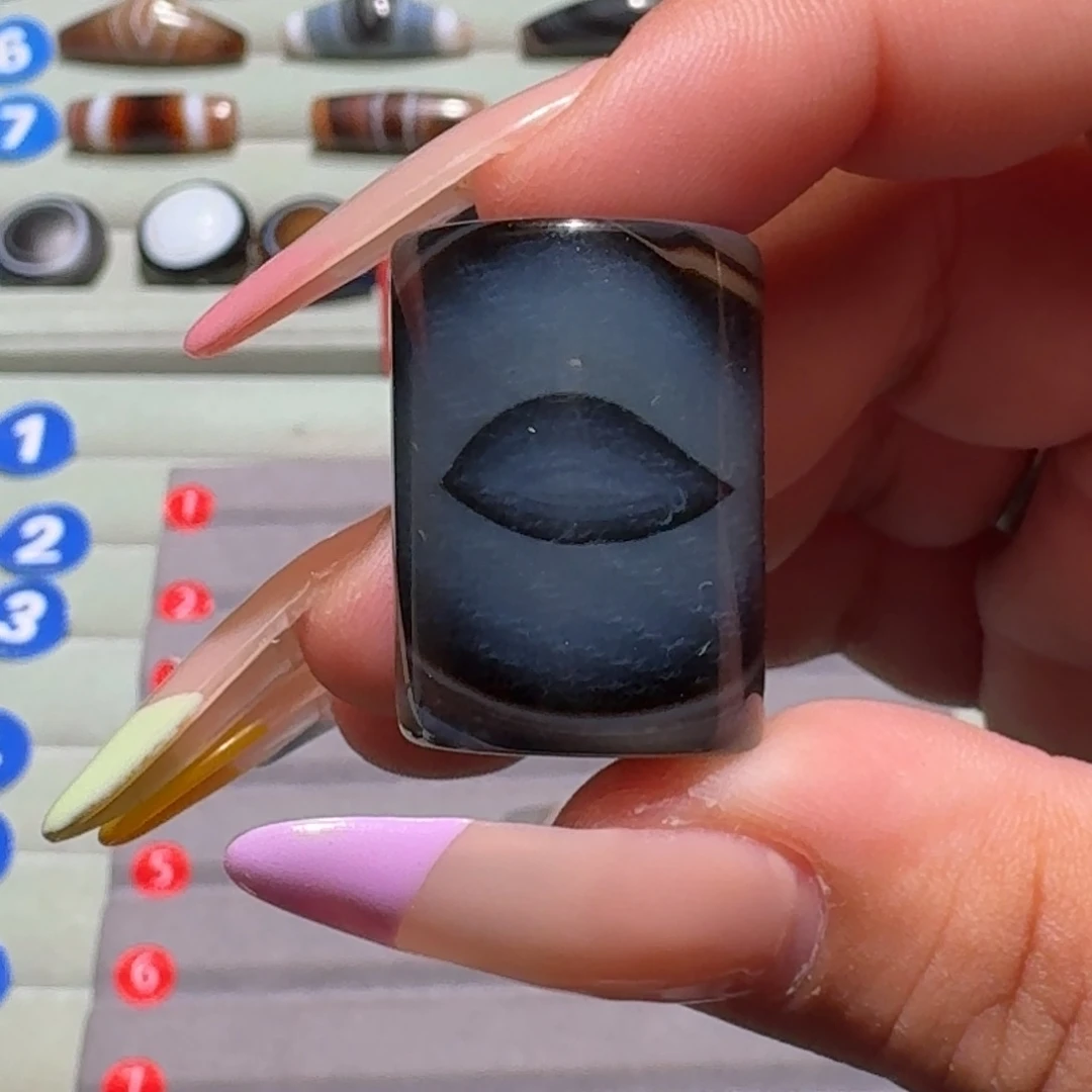 这***好玛瑙/玉髓未镶嵌颈饰