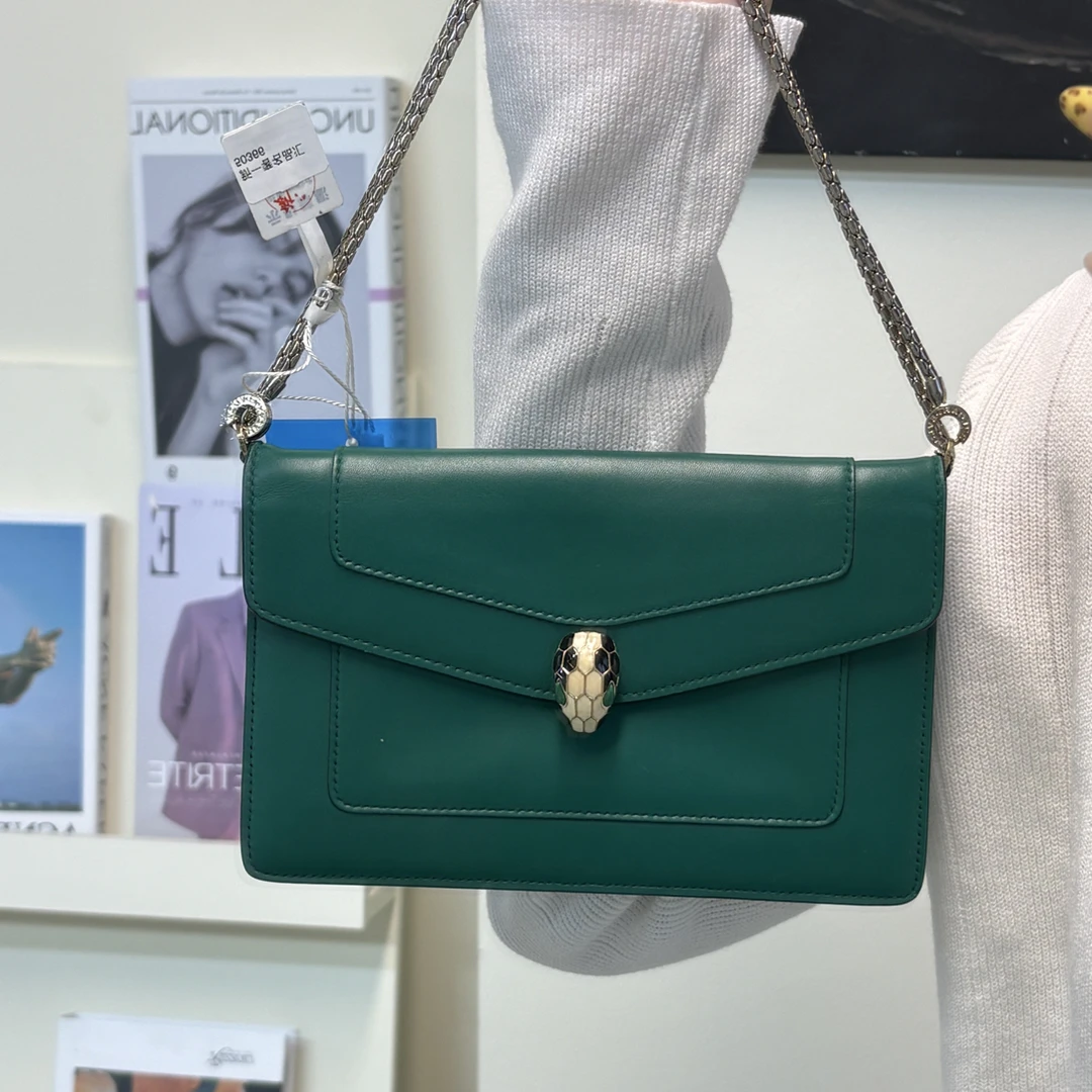 95新 BVLGARI/宝格丽  绿色蛇头链条斜挎包