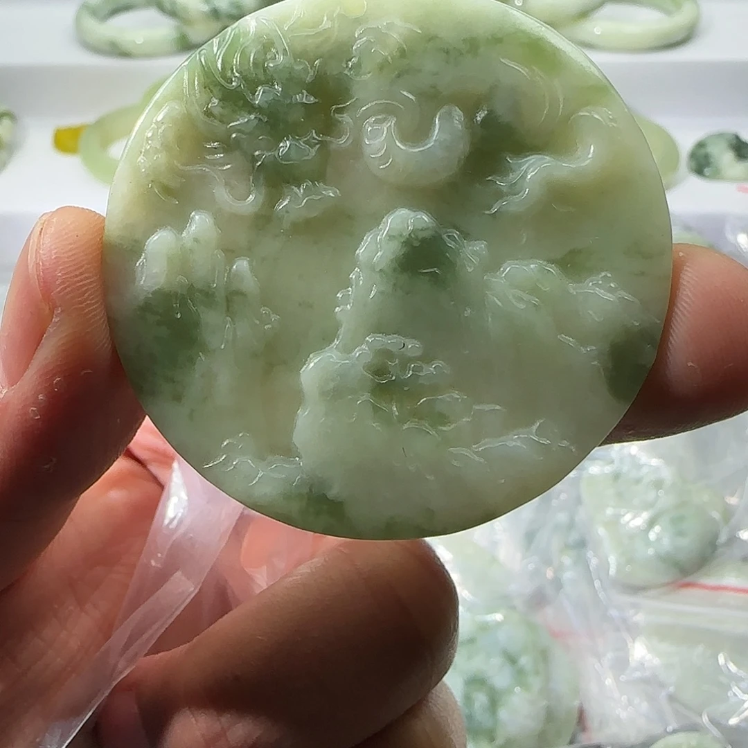 透闪石-蛇纹石玉未镶嵌颈饰