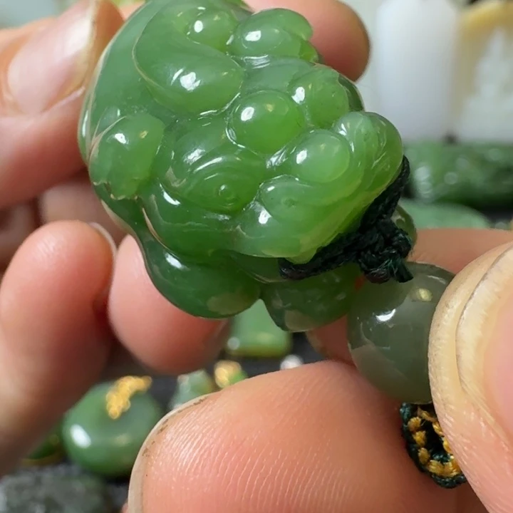 颈饰未镶嵌和田玉夹层特细貔貅裸石40