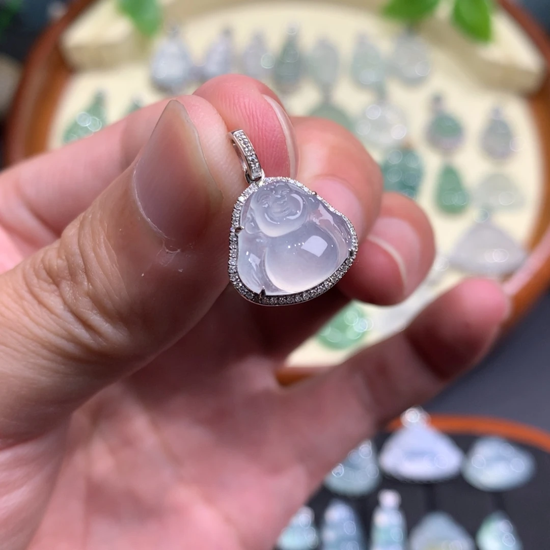 颈饰18K金镶嵌翡翠佛公