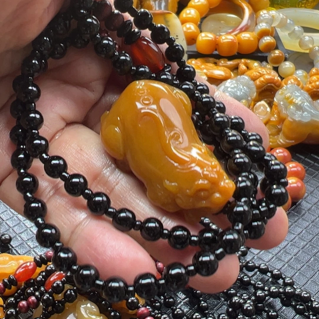 颈饰未镶嵌石英质玉