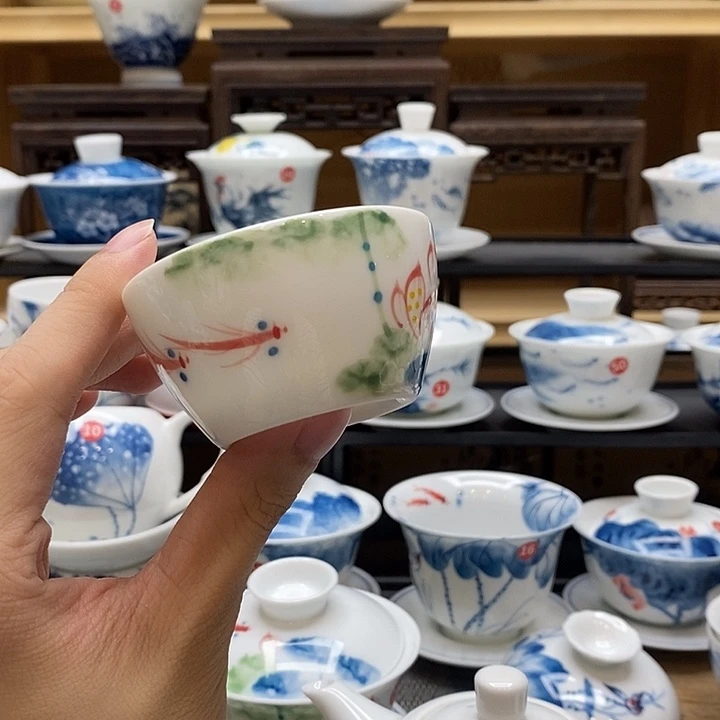 纯***峰手绘五彩荷花主人杯釉下彩微瑕福利款