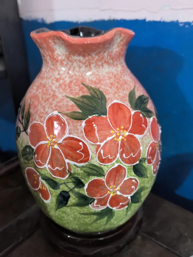 景德镇手绘花瓶花口红绿相见