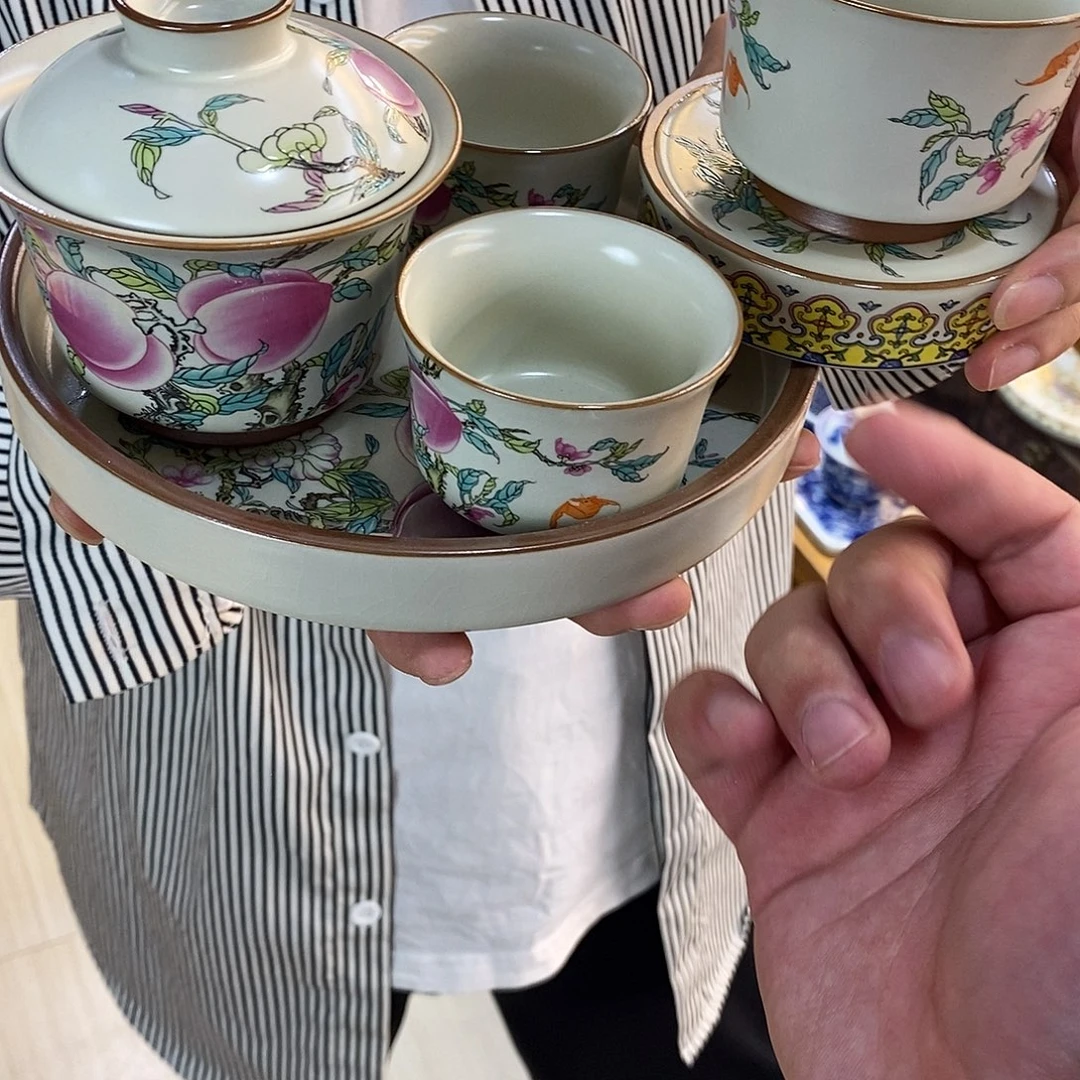 盖碗里的水煮开后放入