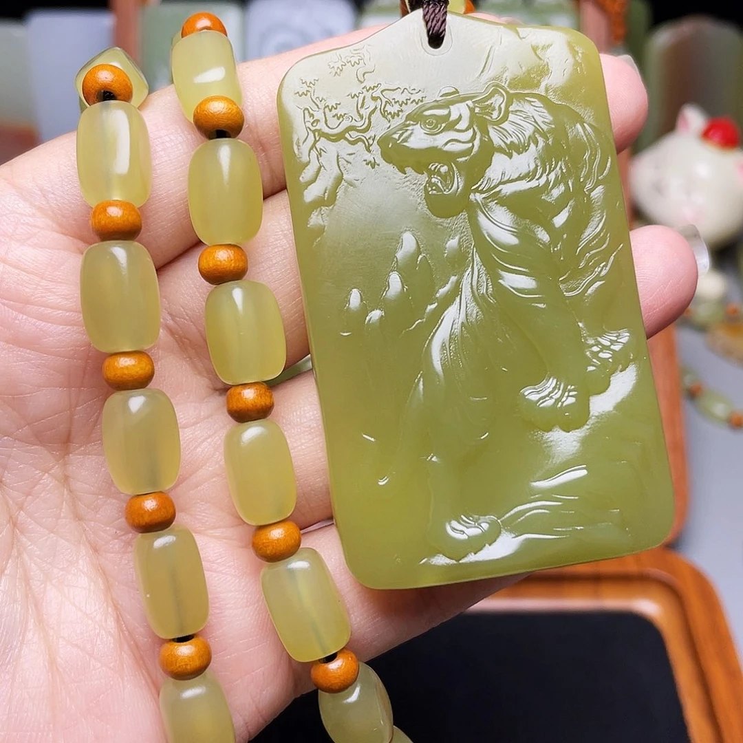 完***生新疆昆仑山脉料生肖虎牌
