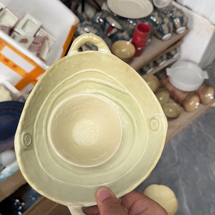 搪瓷粗陶双耳一个装，一个味碟