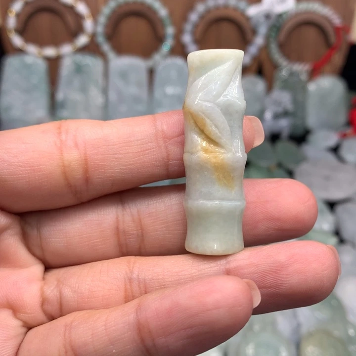 翡翠未镶嵌颈饰11