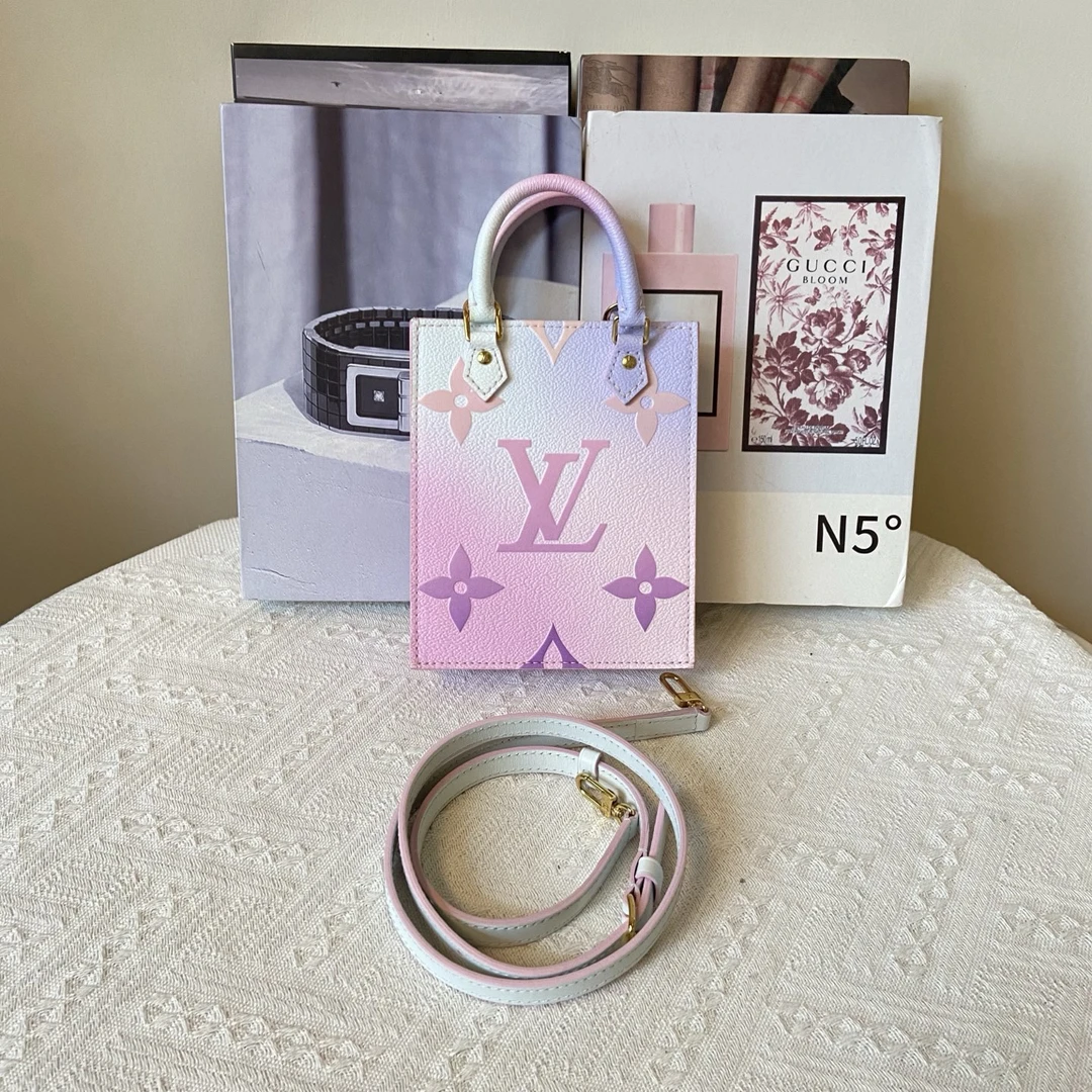 99新 LouisVuitton/路易威登 炫彩渐变mini琴谱包 芯片款