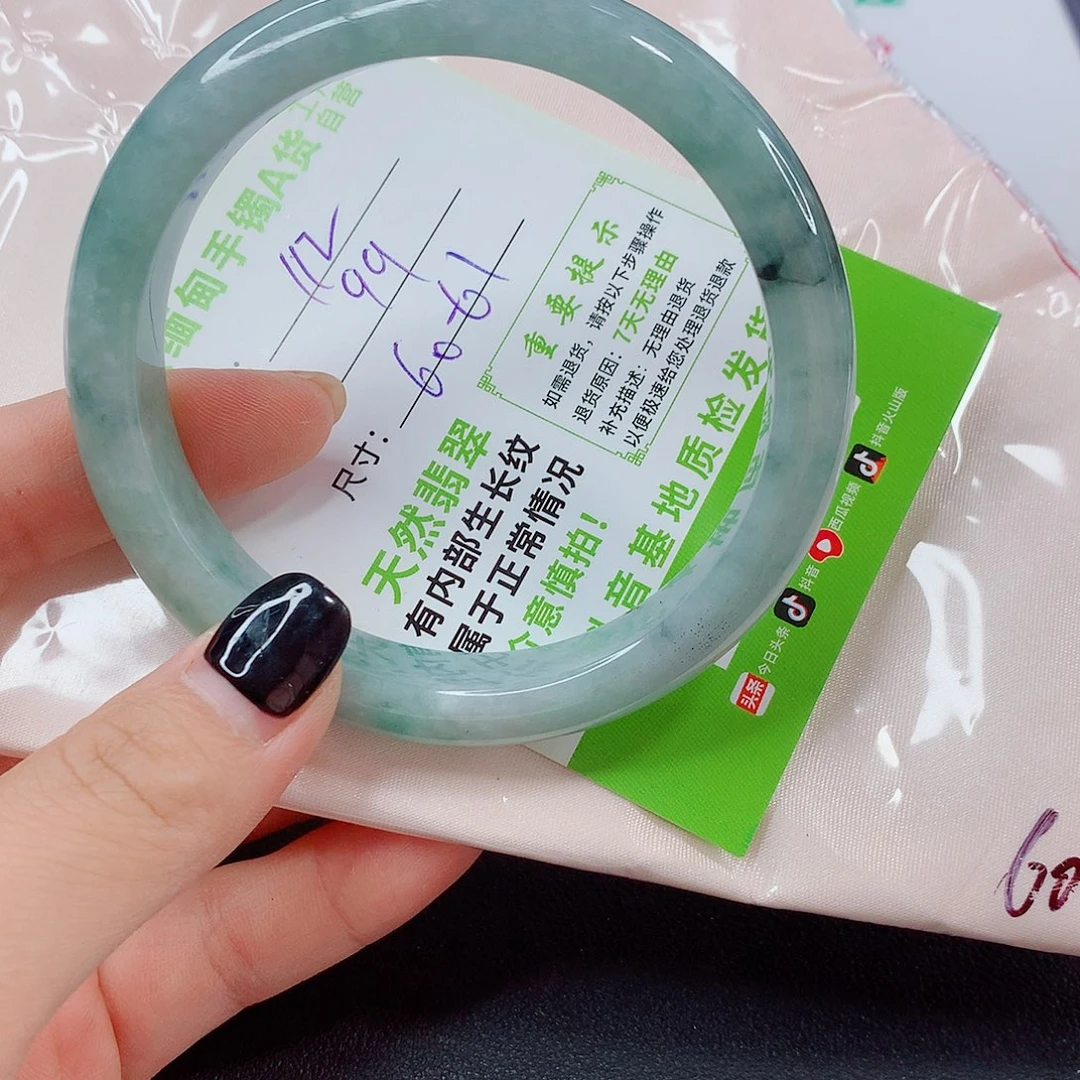 翡翠手镯未镶嵌翡翠